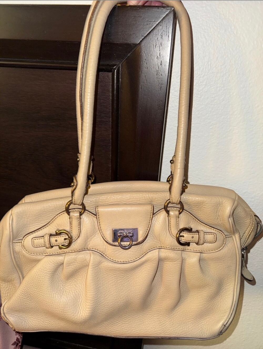 VTG Salvatore Ferragamo Gancini Pleated Leather Shoulder Bag Cream Italy Y2K